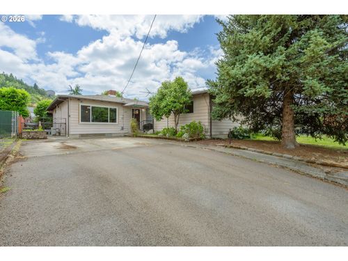 2843 W Sanders Ave, Roseburg, OR, 97471-2620 | Card Image