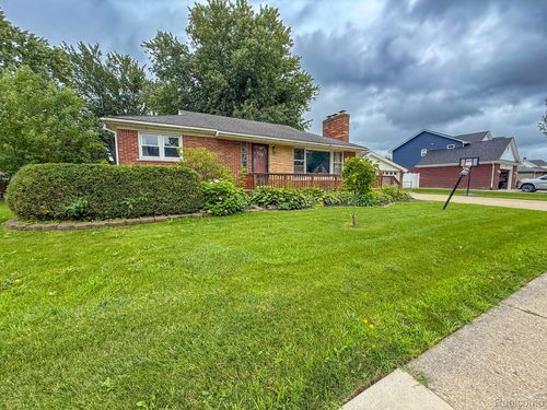 22224 Violet St, Saint Clair Shores, MI, 48082-1978 | Card Image