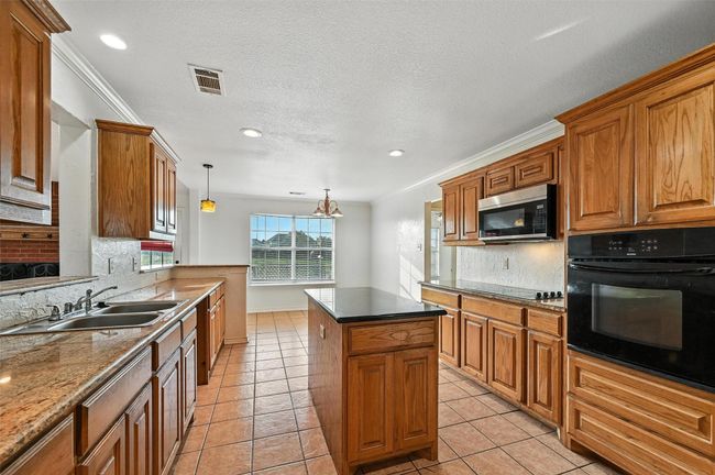 10133 Country View Ln, House other with 3 bedrooms, 2 bathrooms and null parking in Forney TX | Image 8