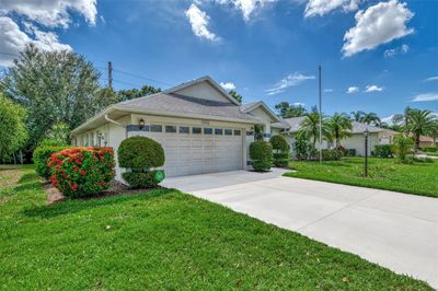 5726 Stone Pointe Drive, House other with 3 bedrooms, 2 bathrooms and null parking in Sarasota FL | Image 1