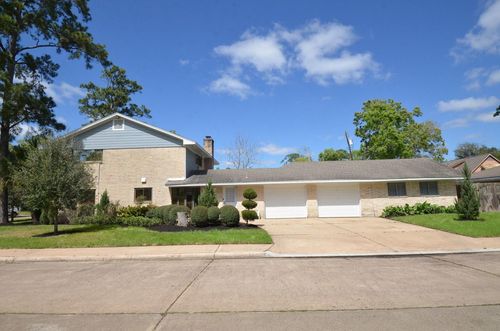 2711 Williamsburg Dr, Dickinson, TX, 77539-4420 | Card Image
