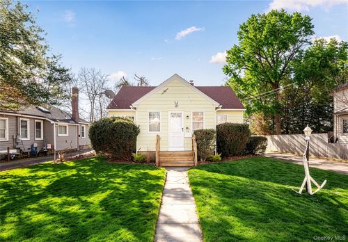 250 West Ave, Patchogue, NY, 11772-3543 | Card Image