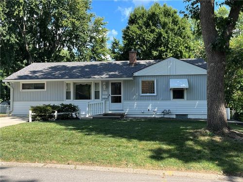 1217 S Crane St, Independence, MO, 64055-1624 | Card Image