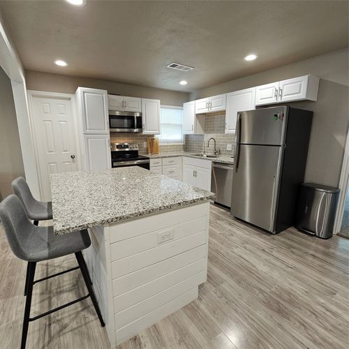 802 Brown Trl, Bedford, TX, 76022-7323 | Card Image