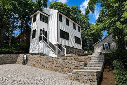 9 Ledge St, Melrose, MA, 02176-1414 | Card Image