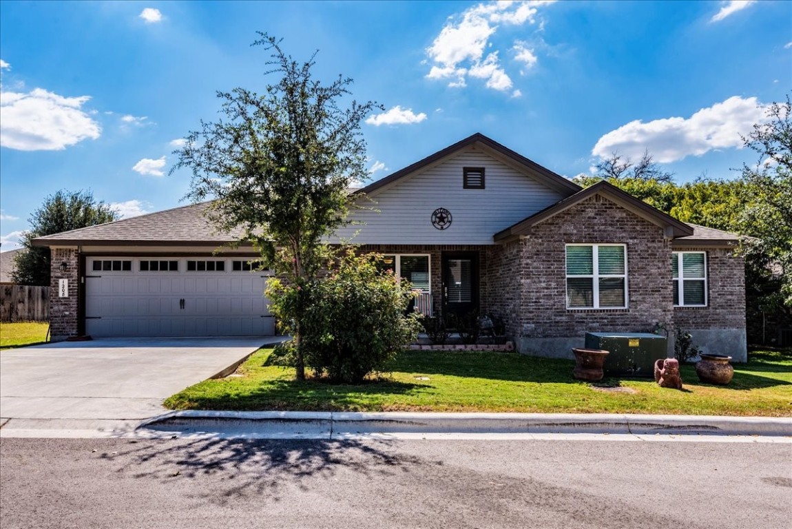 Applewood Dr, Burnet, TX 78611