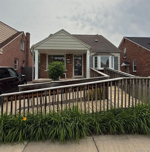 1823 15th St, Wyandotte, MI, 48192-3615 | Card Image
