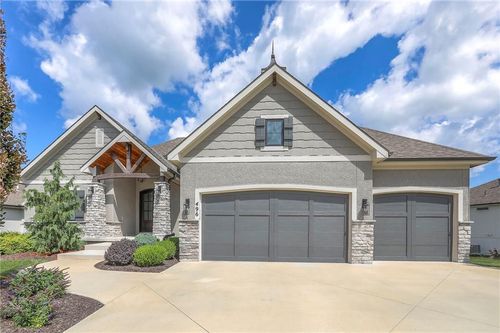 496 Wilds Pkwy, Greenwood, MO, 64034-8637 | Card Image