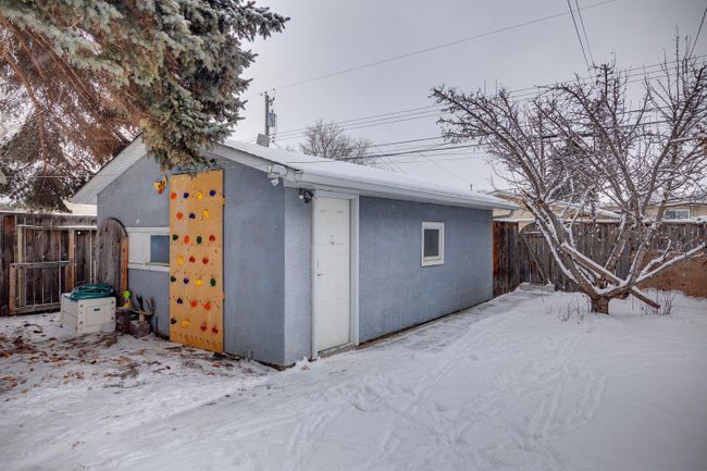 2235 6 Avenue Nw, Home with 2 bedrooms, 2 bathrooms and 1 parking in Calgary AB | Image 35