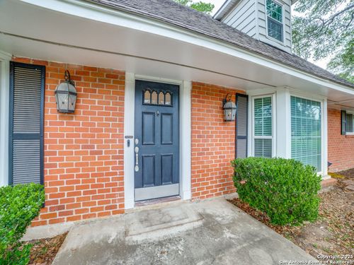 9327 Fernglen Dr, San Antonio, TX, 78240-1019 | Card Image