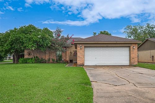 1805 Willow Bend Rd, Wharton, TX, 77488-4465 | Card Image