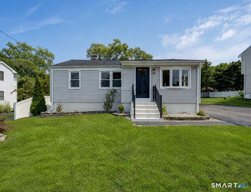 11 Wildwood Dr, East Haven, CT, 06512-1236 | Card Image