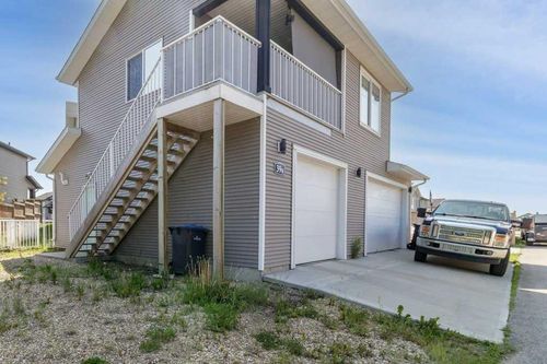 39 Hampton Crescent, Sylvan Lake, AB, T4S0N2 | Card Image