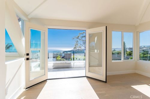 2850 Zell Dr, Laguna Beach, CA, 92651-2046 | Card Image