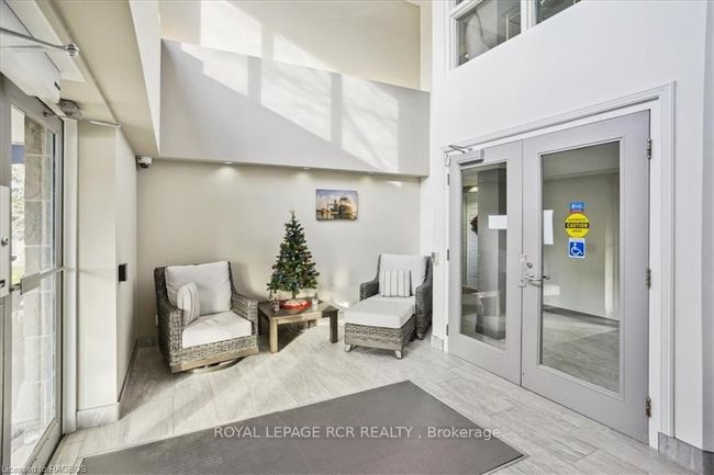 Front Lobby | Image 34