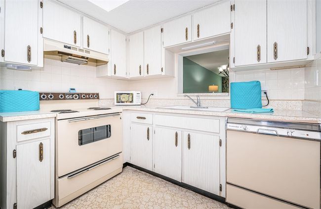 APT-107 - 1450 Heather Ridge Blvd, Condo with 2 bedrooms, 1 bathrooms and null parking in DUNEDIN FL | Image 17