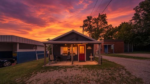 140 S 4th St, Mammoth Spring, AR, 72554-8135 | Card Image