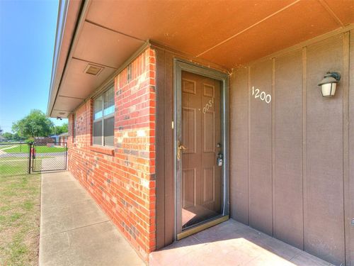 1200 N Crawford Ave, Norman, OK, 73069-7869 | Card Image