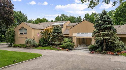 24 Emerson Road, Oyster Bay, NY, 11545 | Card Image