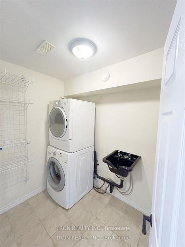 888 Barbados St, House other with 4 bedrooms, 3 bathrooms and 4 parking in Oshawa ON | Image 12