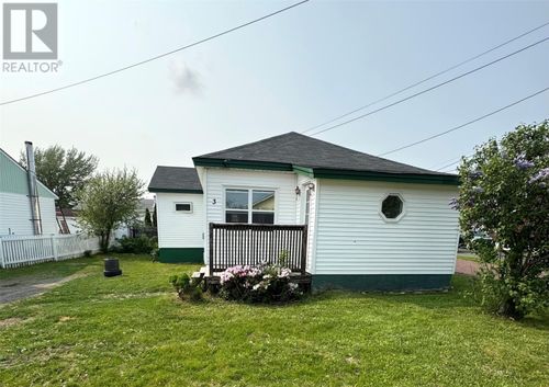 3 George St, Grand Falls-Windsor, NL, A2B1A8 | Card Image