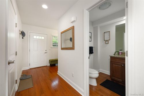 320 Hudson View Ter, Hyde Park, NY, 12538-3552 | Card Image
