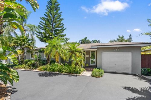 1742 Ne 28th Dr, Wilton Manors, FL, 33334-4367 | Card Image
