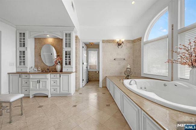 10 Fox Ter, House other with 6 bedrooms, 8 bathrooms and null parking in Cliffside Park NJ | Image 27
