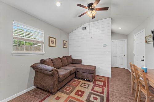 6951 Leandra Dr, Houston, TX, 77083-1140 | Card Image