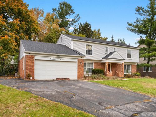 1912 Hunters Ridge Dr, Bloomfield Hills, MI, 48304-1036 | Card Image