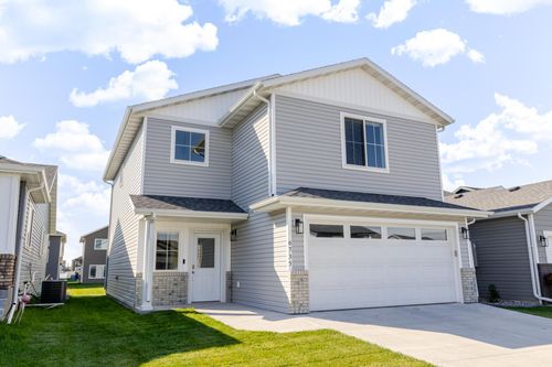 6735 Meadow View Dr S, Fargo, ND, 58104 | Card Image