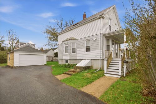 18 Cummings Rd, Newport, RI, 02840-1711 | Card Image