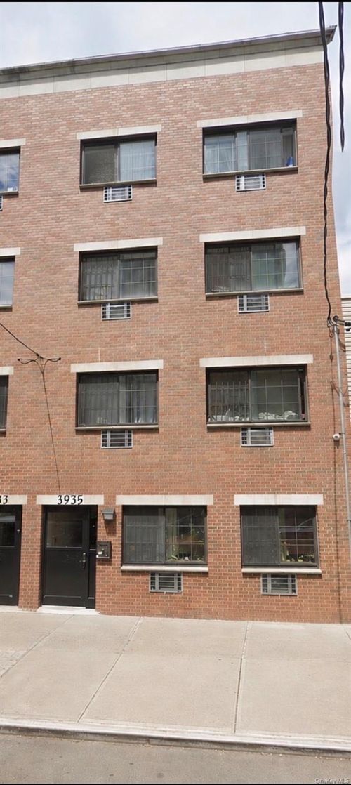 3935 Carpenter Ave, Bronx, NY, 10466-3746 | Card Image