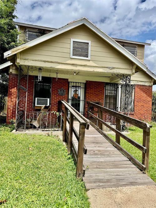 105 Dresden St, Houston, TX, 77012-1424 | Card Image