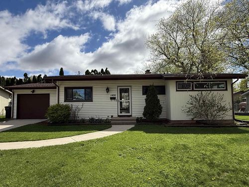 1426 Tamarack Ln, Janesville, WI, 53545-1257 | Card Image