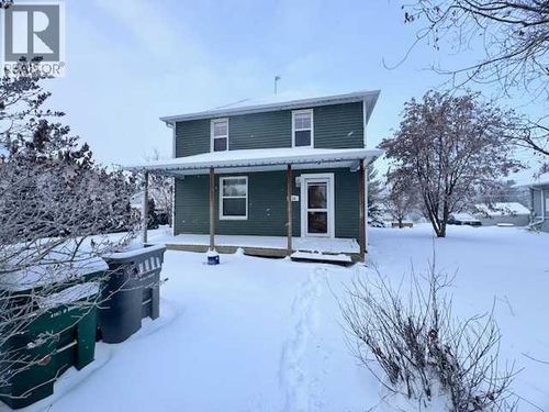 126 Main St, Lashburn, SK, S0M1H0 | Card Image