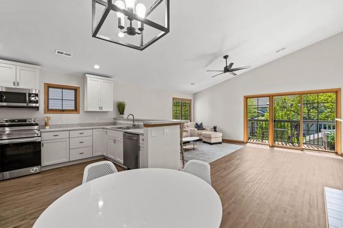 b-2264 Circle Ridge, Delafield, WI, 53018 | Card Image
