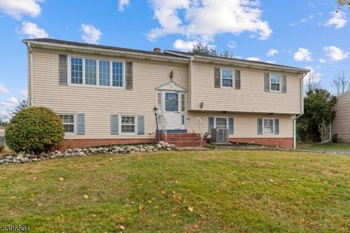 10 Red Oak Way, Bridgewater, NJ, 08807-2621 | Card Image