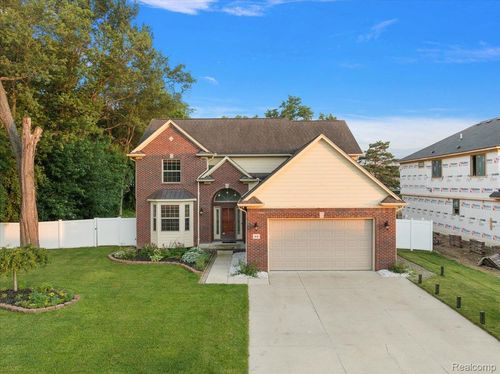 48 Starr Dr, Troy, MI, 48083-1646 | Card Image