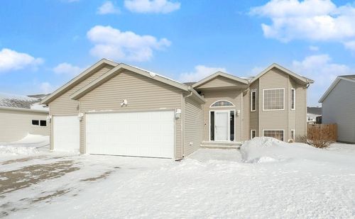 1034 39th Ave W, West Fargo, ND, 58078-8166 | Card Image