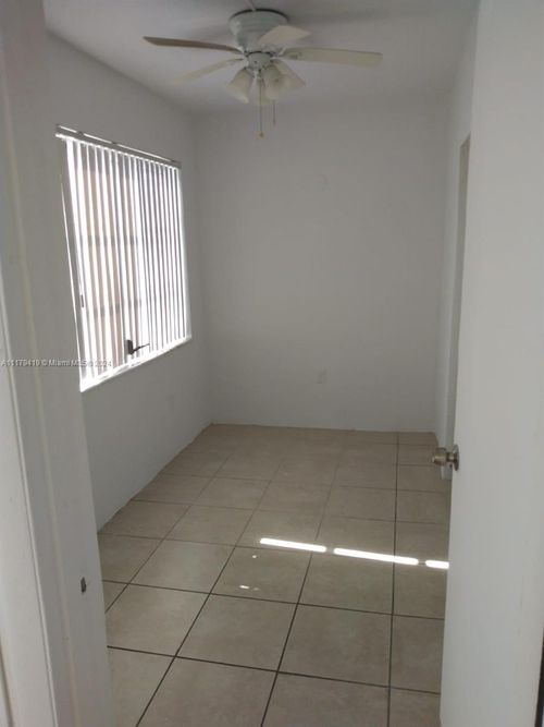 apt-516-18900 Ne 3rd Ct, Miami, FL, 33179-3822 | Card Image