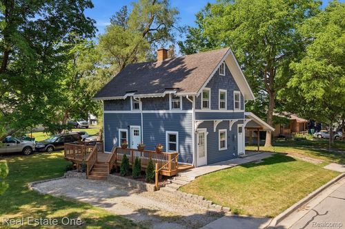 519 Franklin St, Brighton, MI, 48116-1427 | Card Image