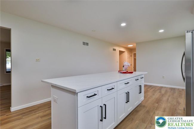 5470 Summit St, House other with 3 bedrooms, 3 bathrooms and null parking in Whitehall PA | Image 18