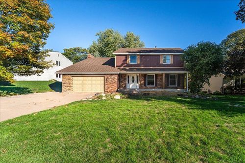 1331 Willow Cir, Roseville, MN, 55113-3235 | Card Image