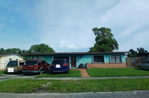 8811 Sw 21st Street, Miami, FL, 33165 | Card Image
