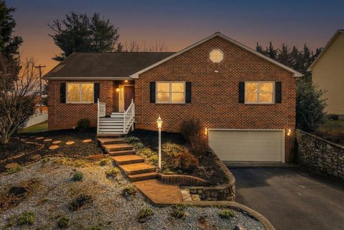1500 Ashley Dr, Salem, VA, 24153-4666 | Card Image