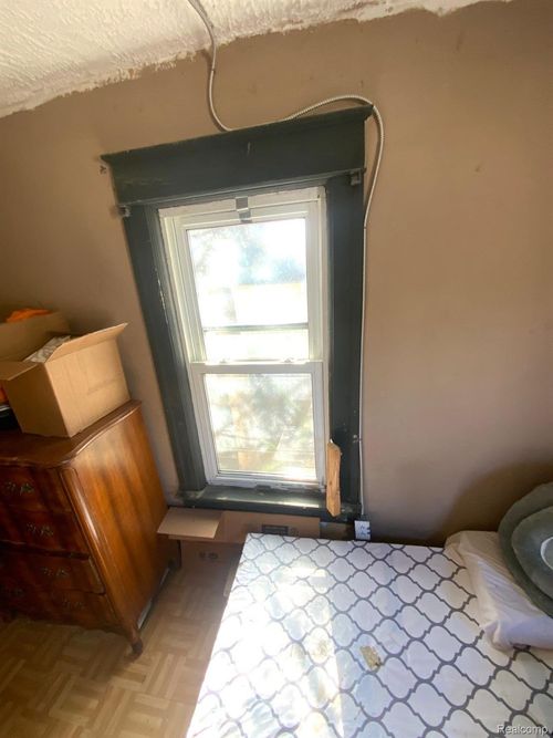 914 N Main St, Lapeer, MI, 48446-1931 | Card Image