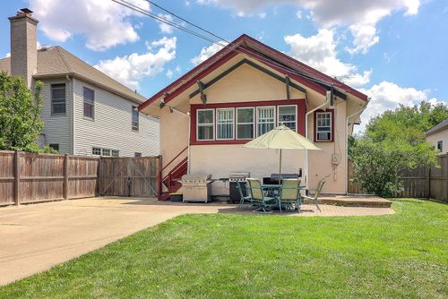 296 Addison Ave, Elmhurst, IL, 60126-2306 | Card Image