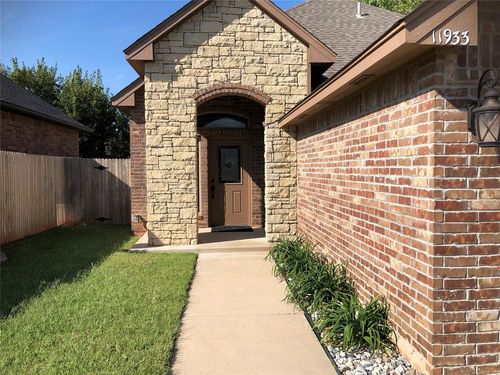 11933 Sw 17th St, Yukon, OK, 73099-4565 | Card Image