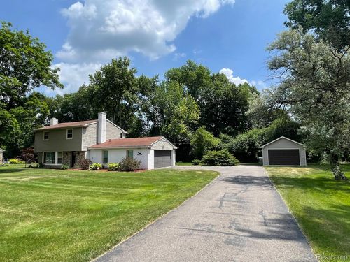 21150 E Chigwidden St, Northville, MI, 48167-1013 | Card Image